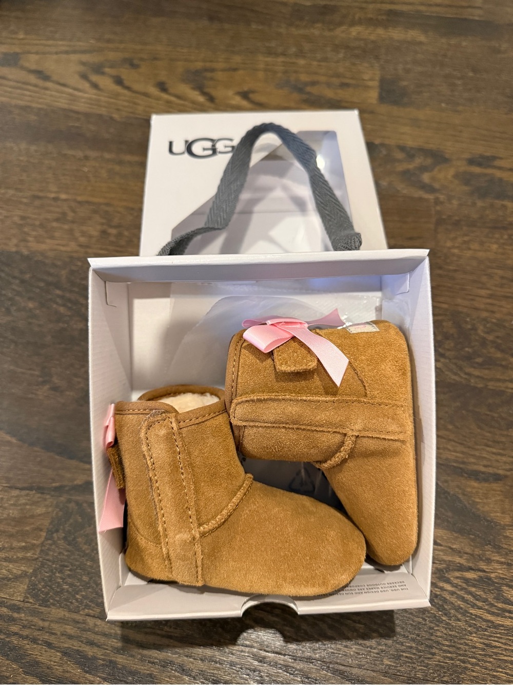 UGG Chestnut Infant Sheepskin Booties with Pink Bows Size 0/1 (0-6 months)